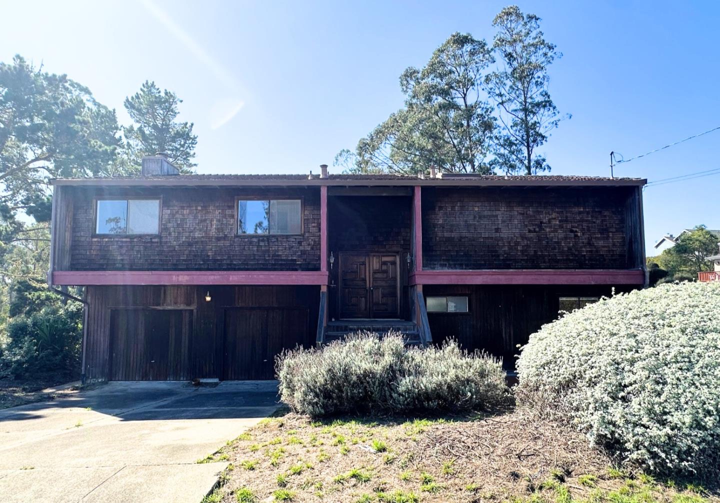 563 El Granada Boulevard