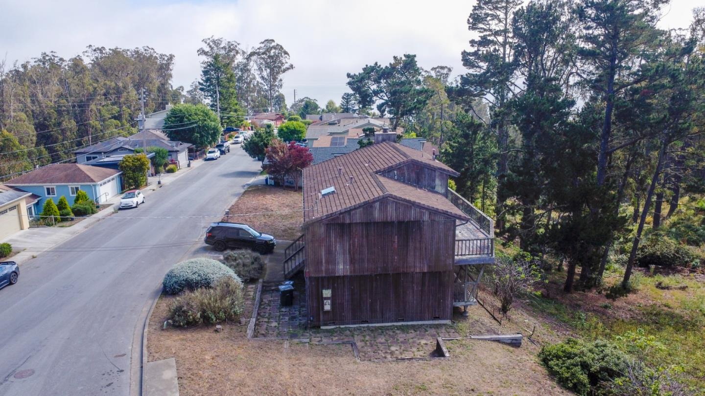 563 El Granada Boulevard