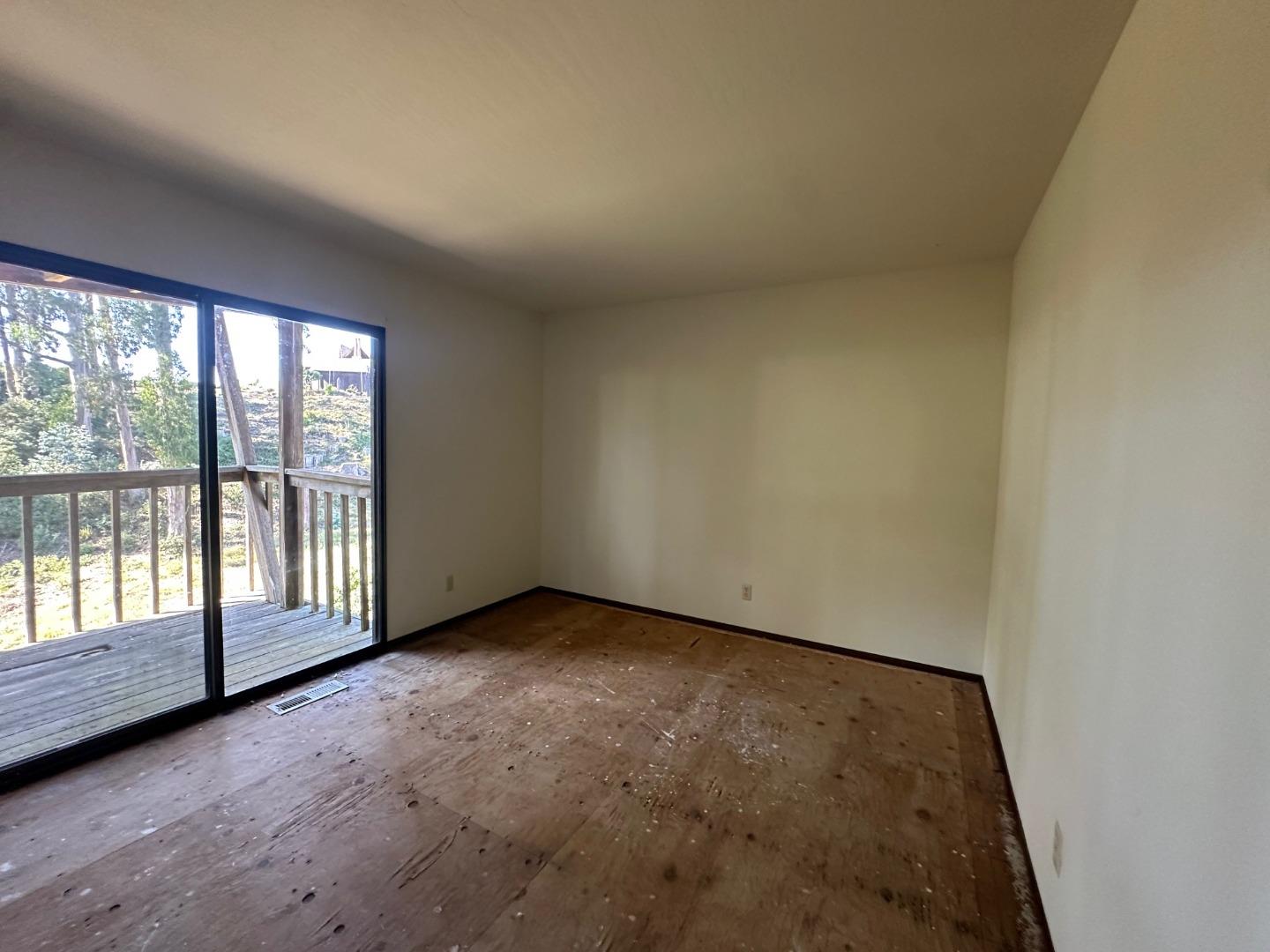 563 El Granada Boulevard