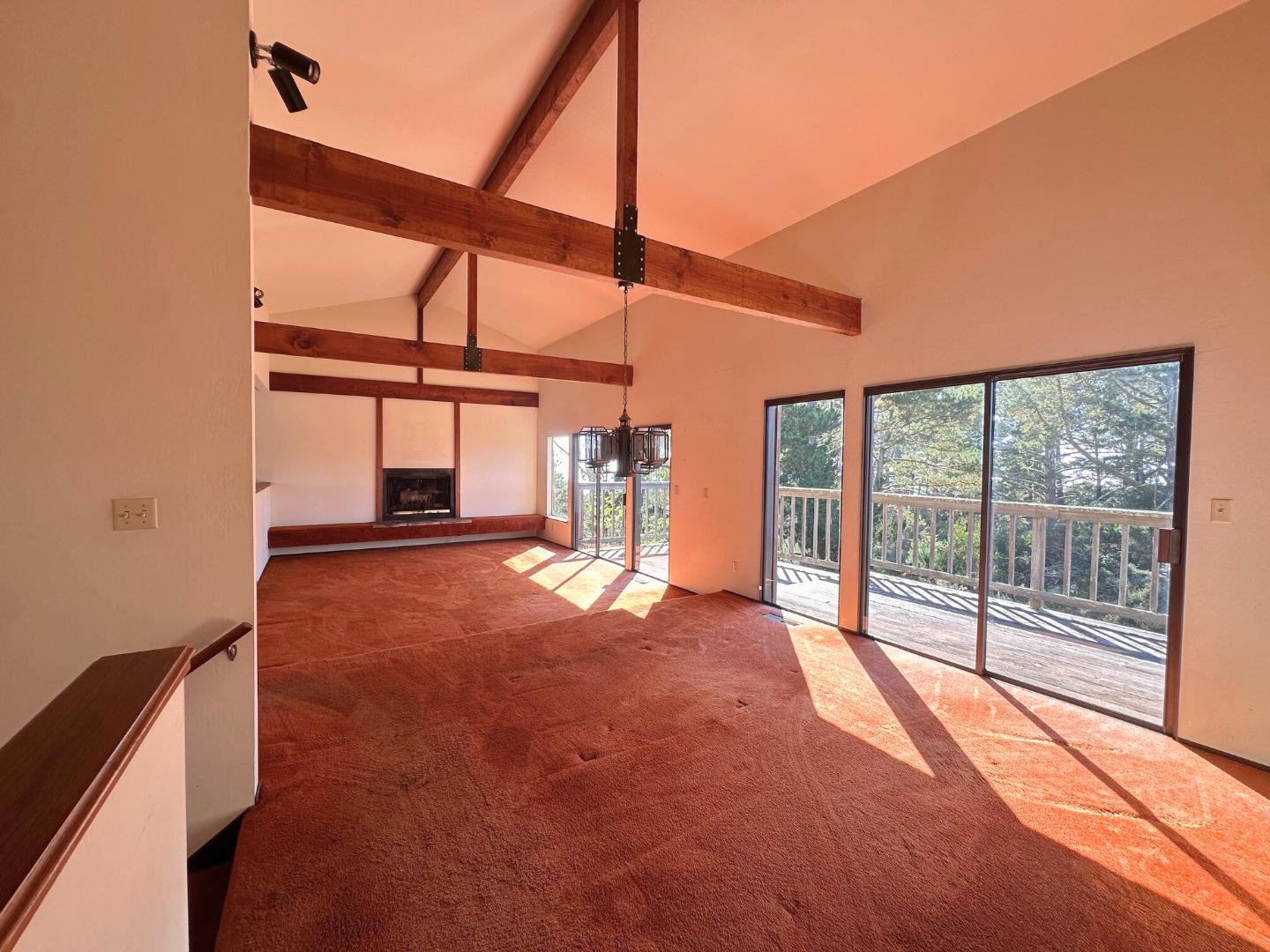 563 El Granada Boulevard