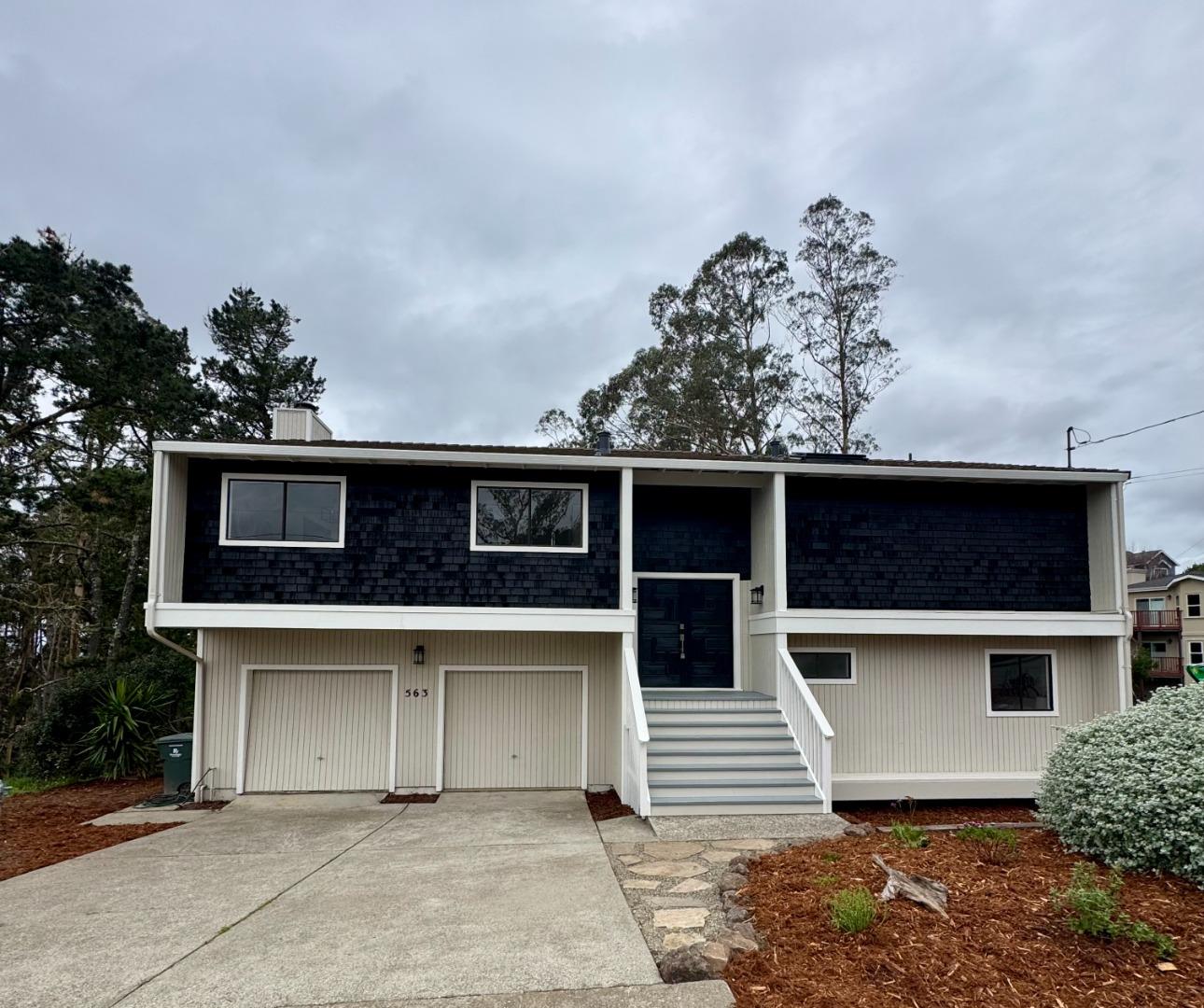 563 El Granada Boulevard