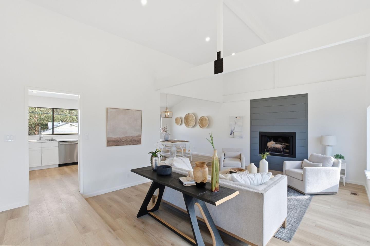 563 El Granada Boulevard