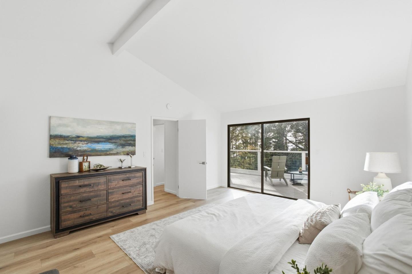 563 El Granada Boulevard