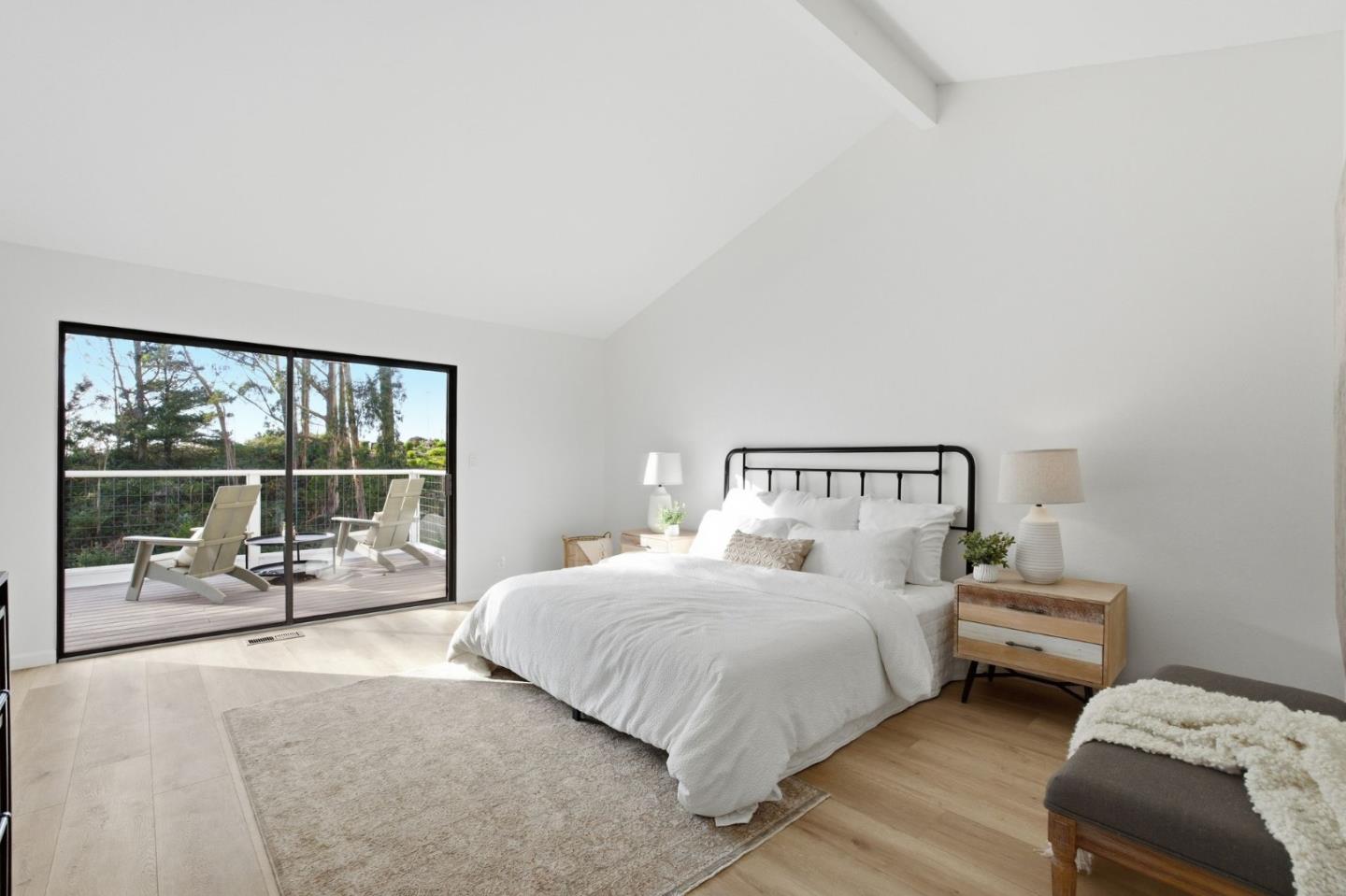 563 El Granada Boulevard