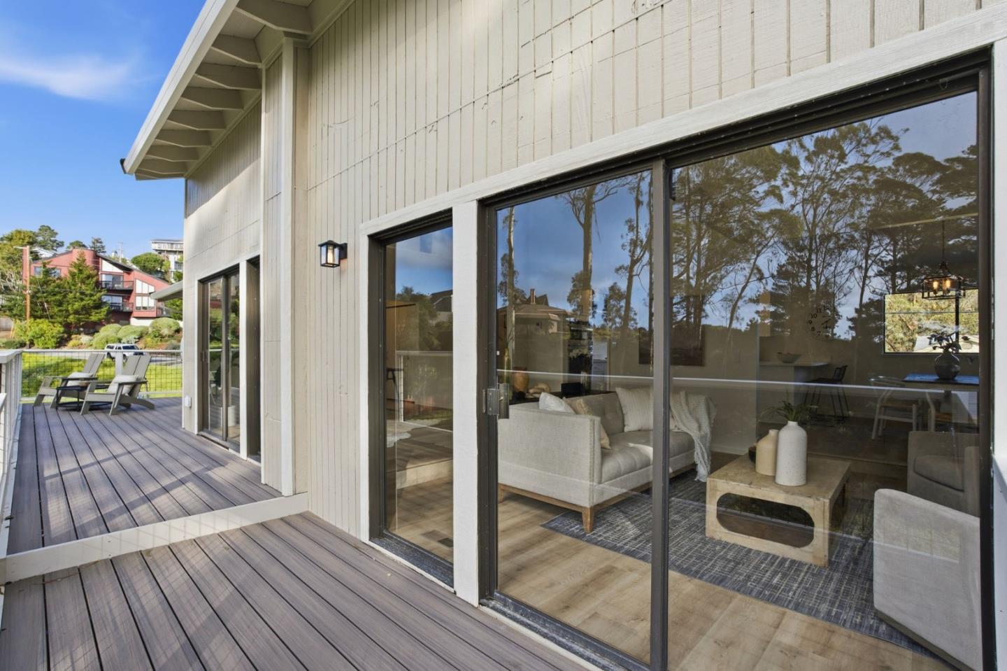 563 El Granada Boulevard