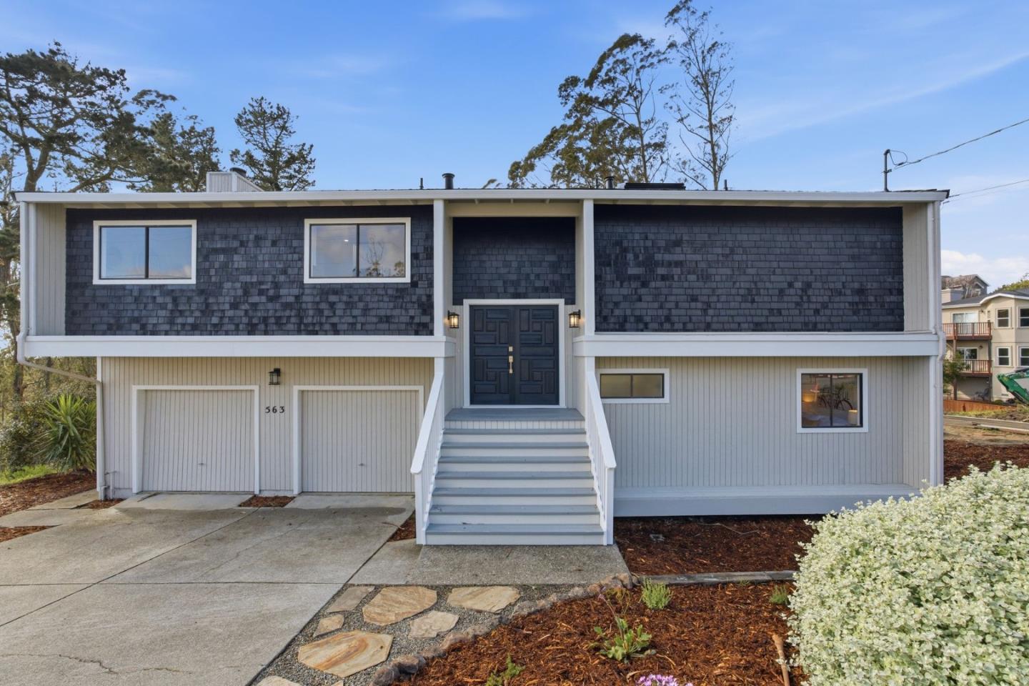 563 El Granada Boulevard
