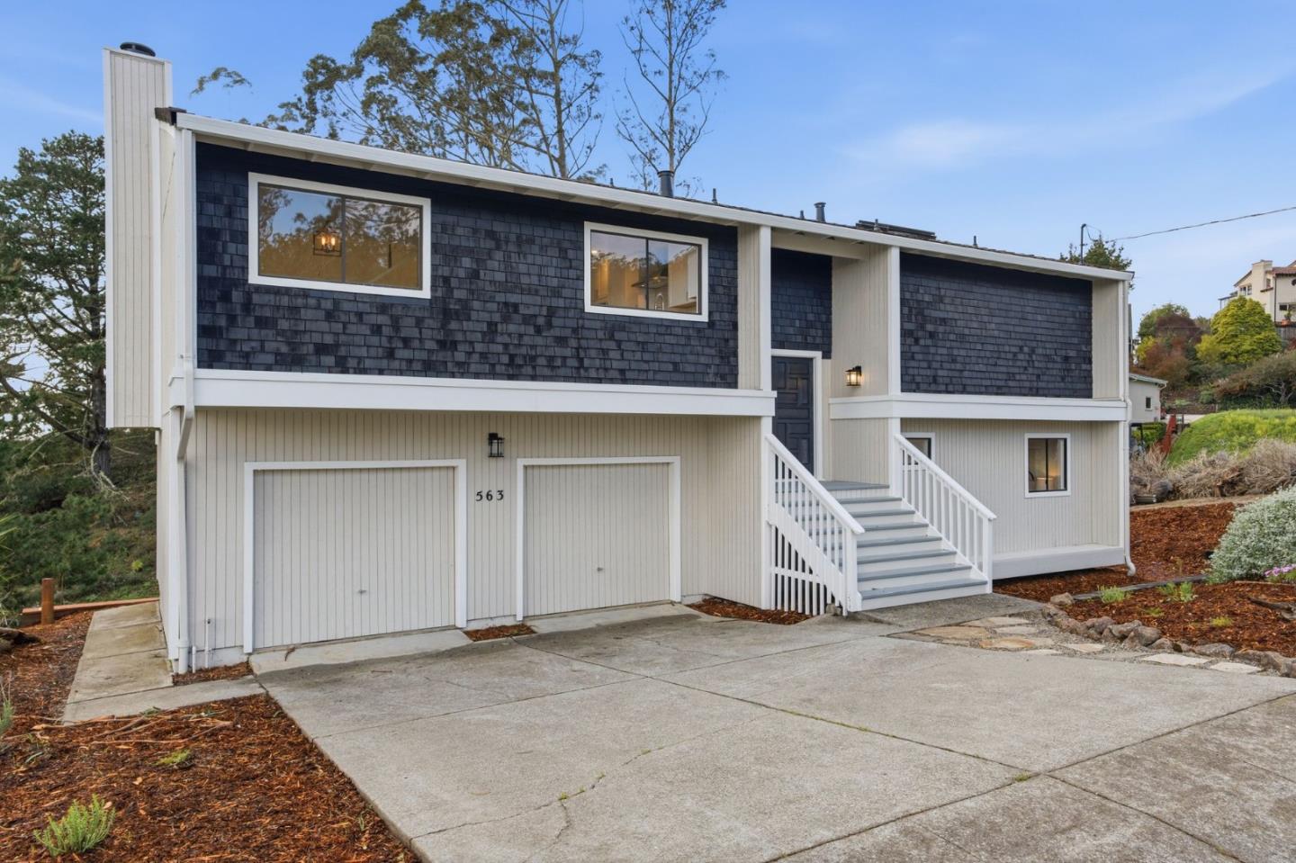 563 El Granada Boulevard