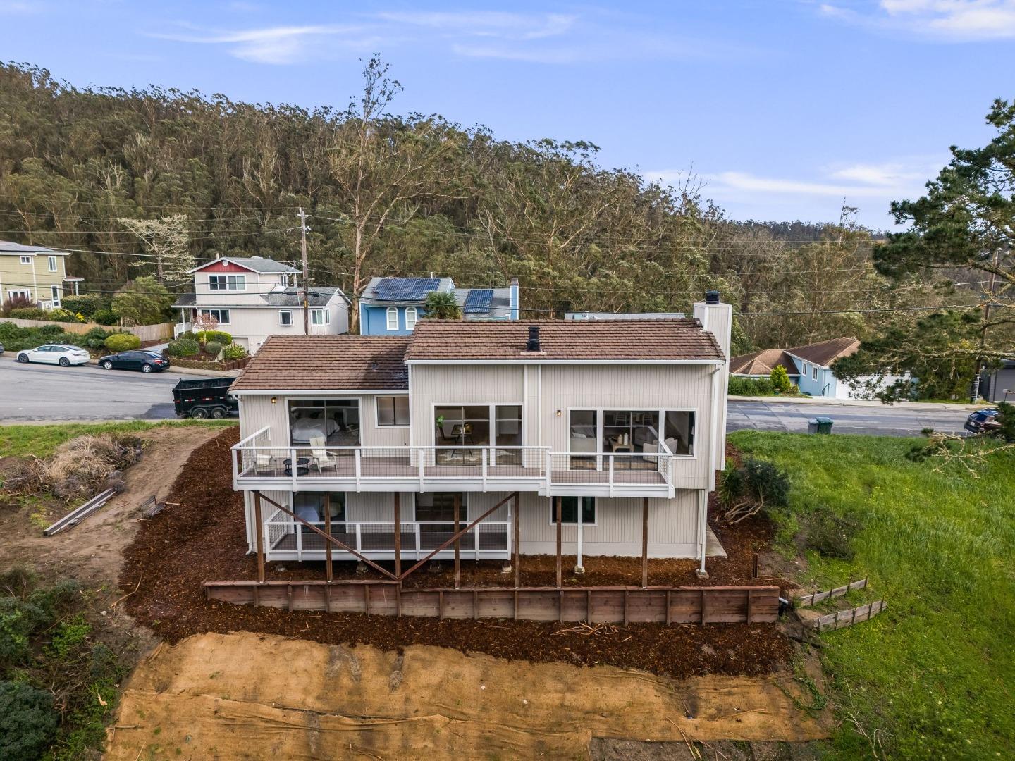 563 El Granada Boulevard