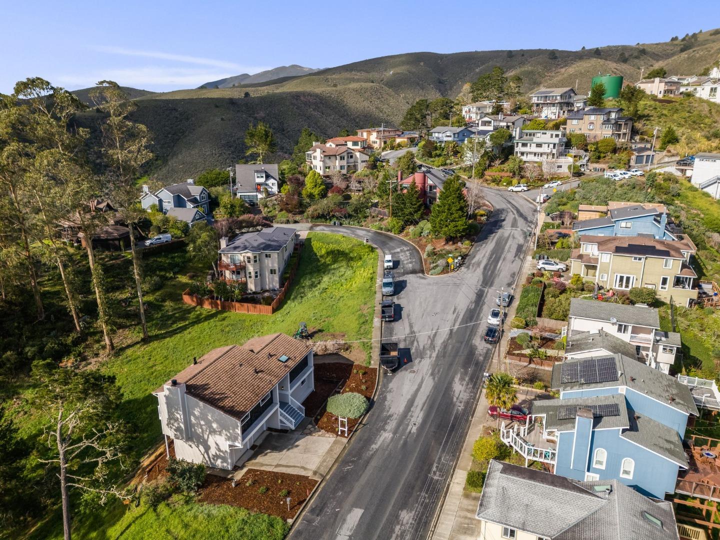 563 El Granada Boulevard