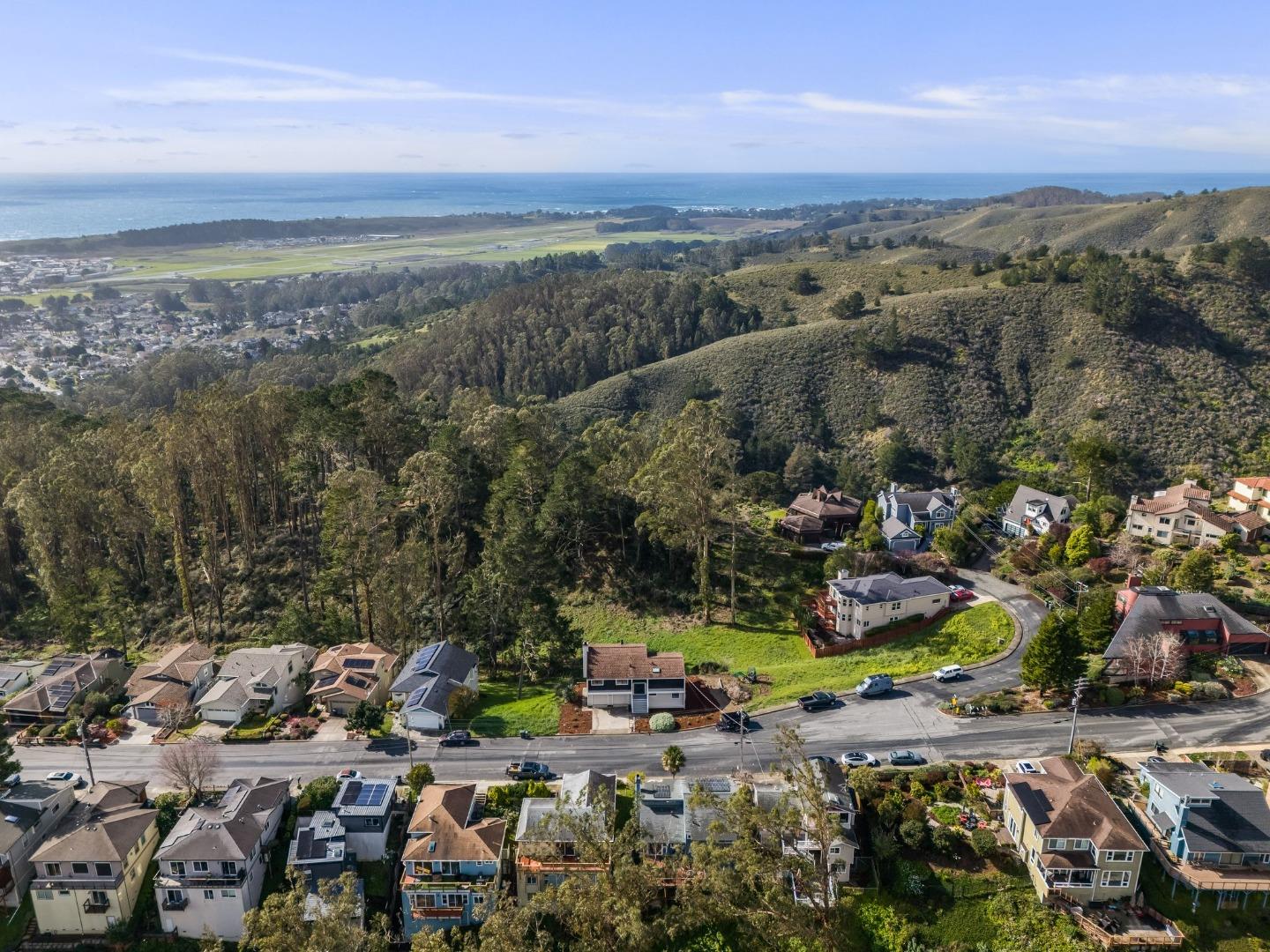 563 El Granada Boulevard