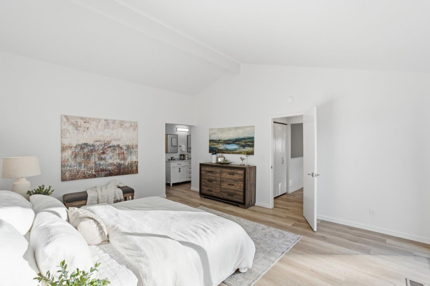 563 El Granada Boulevard