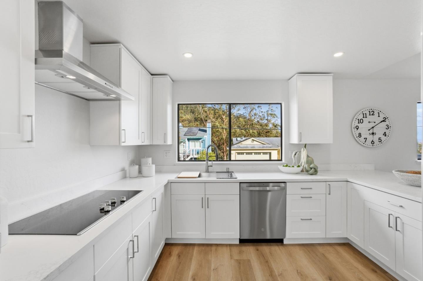 563 El Granada Boulevard