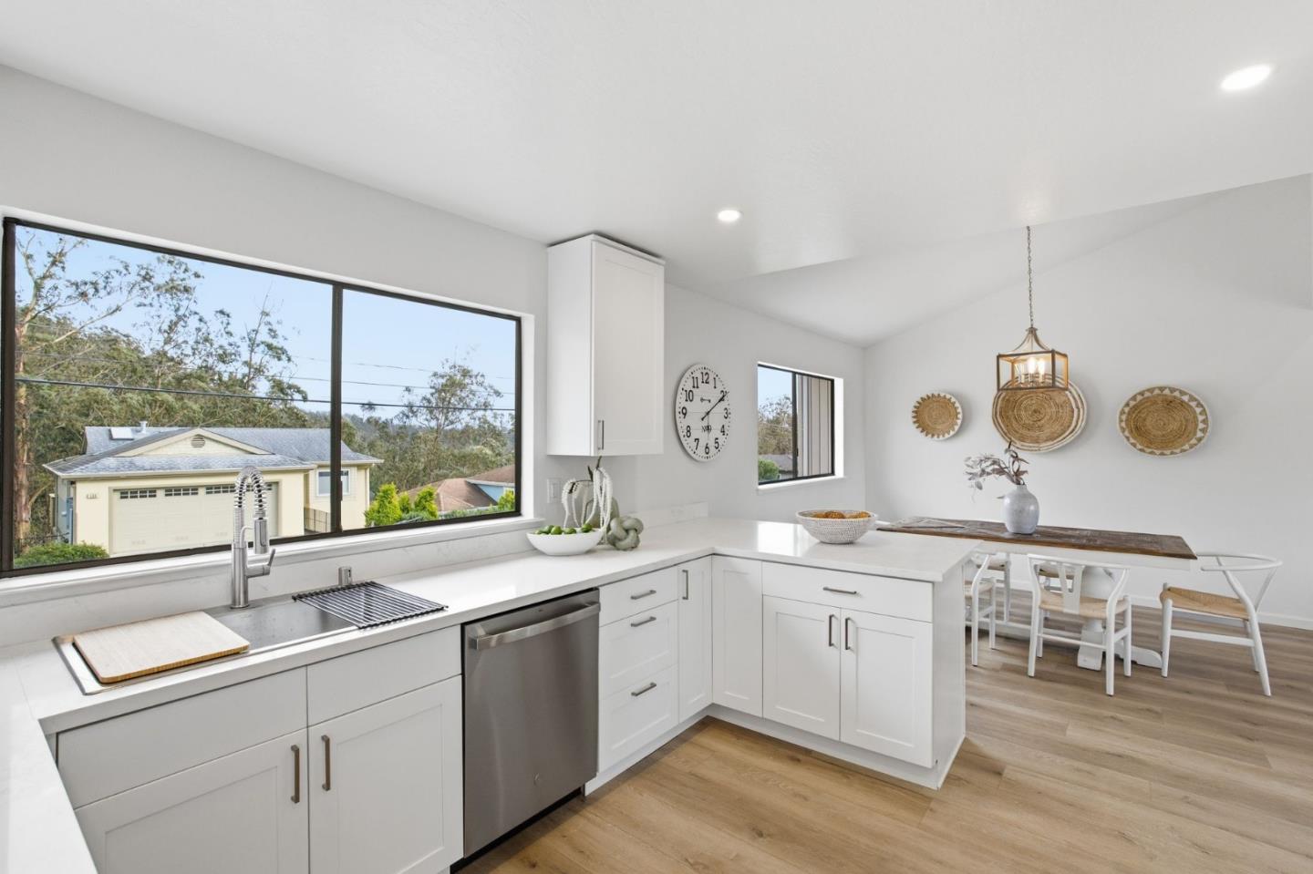 563 El Granada Boulevard