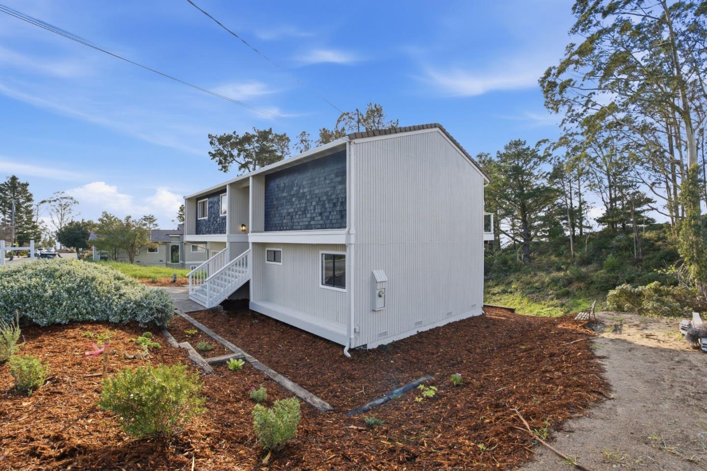 563 El Granada Boulevard