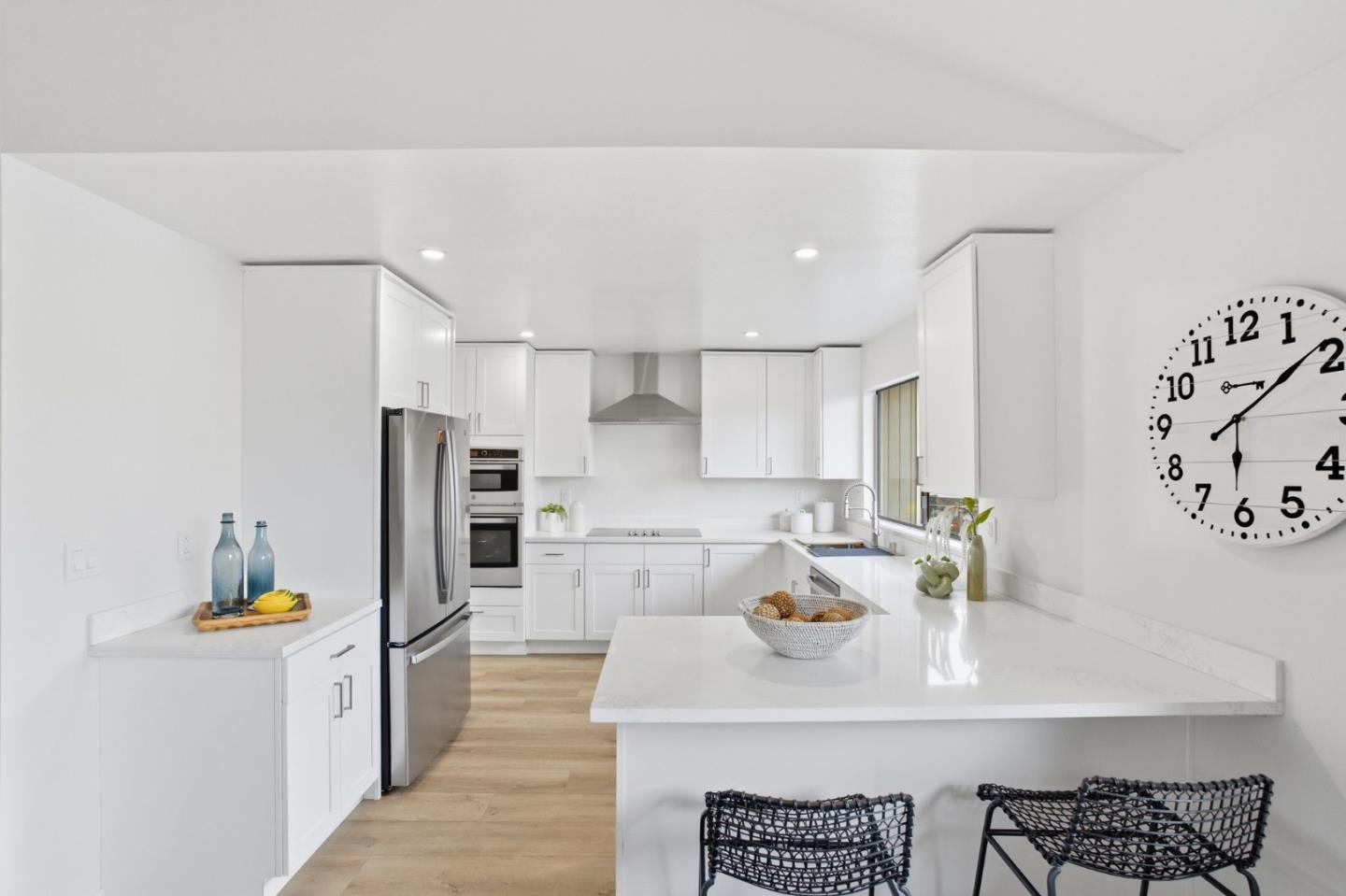 563 El Granada Boulevard