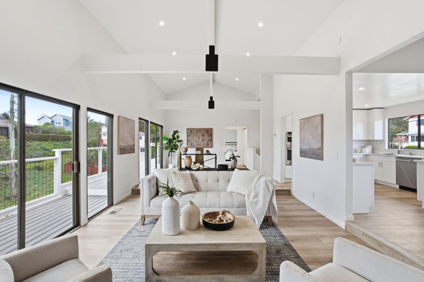 563 El Granada Boulevard