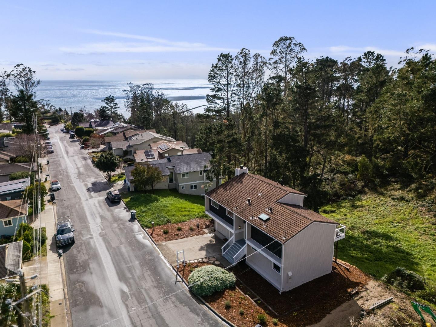 563 El Granada Boulevard