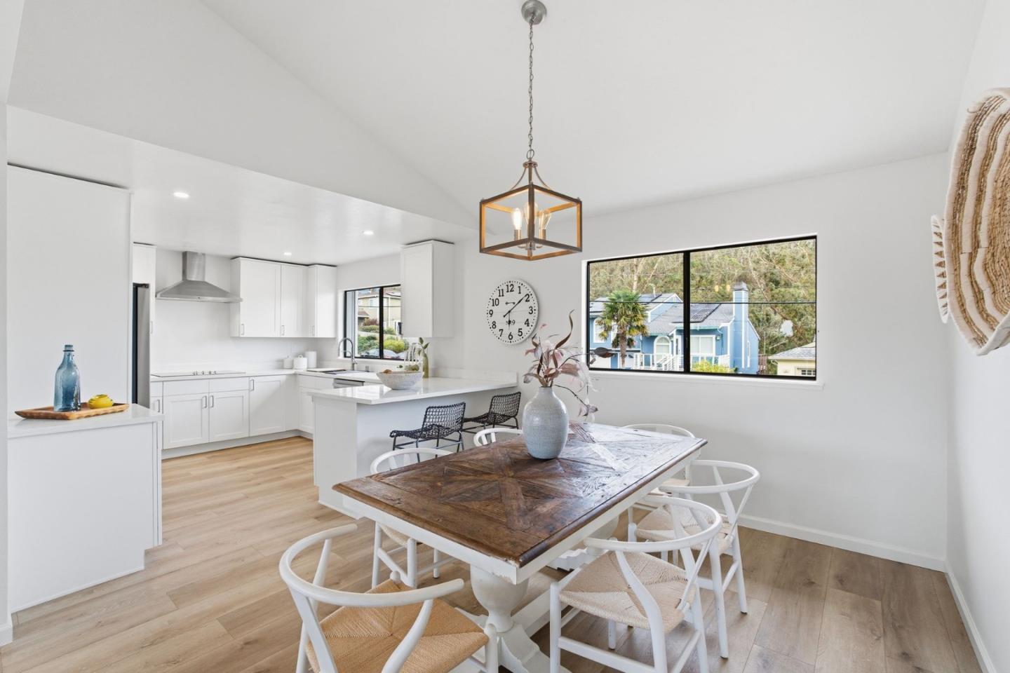 563 El Granada Boulevard