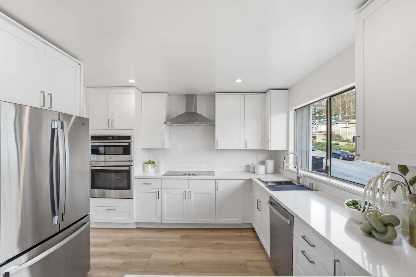 563 El Granada Boulevard