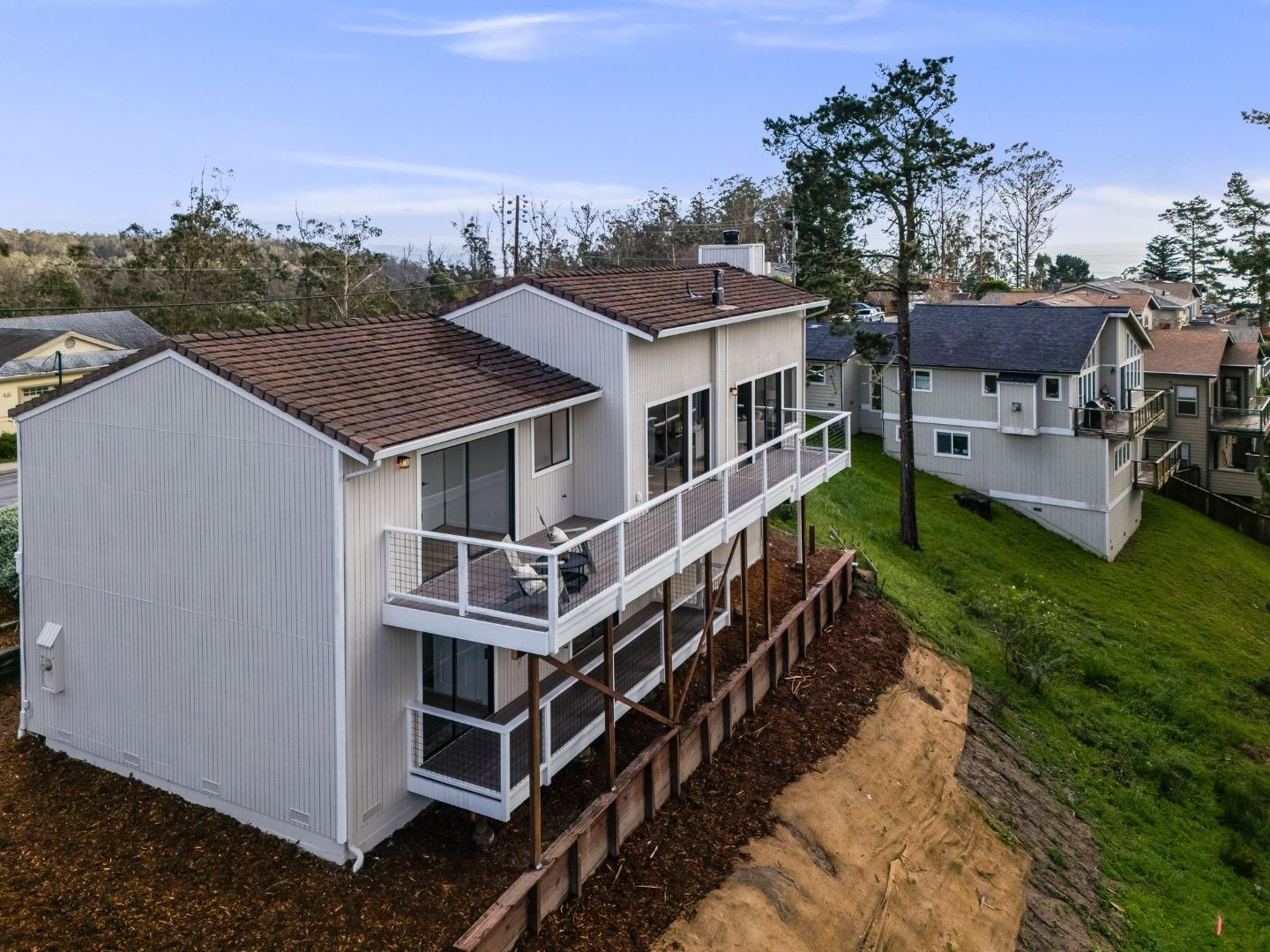 563 El Granada Boulevard