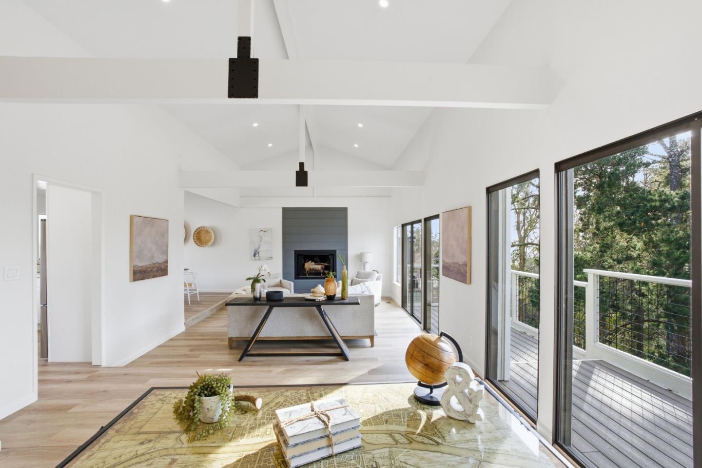 563 El Granada Boulevard