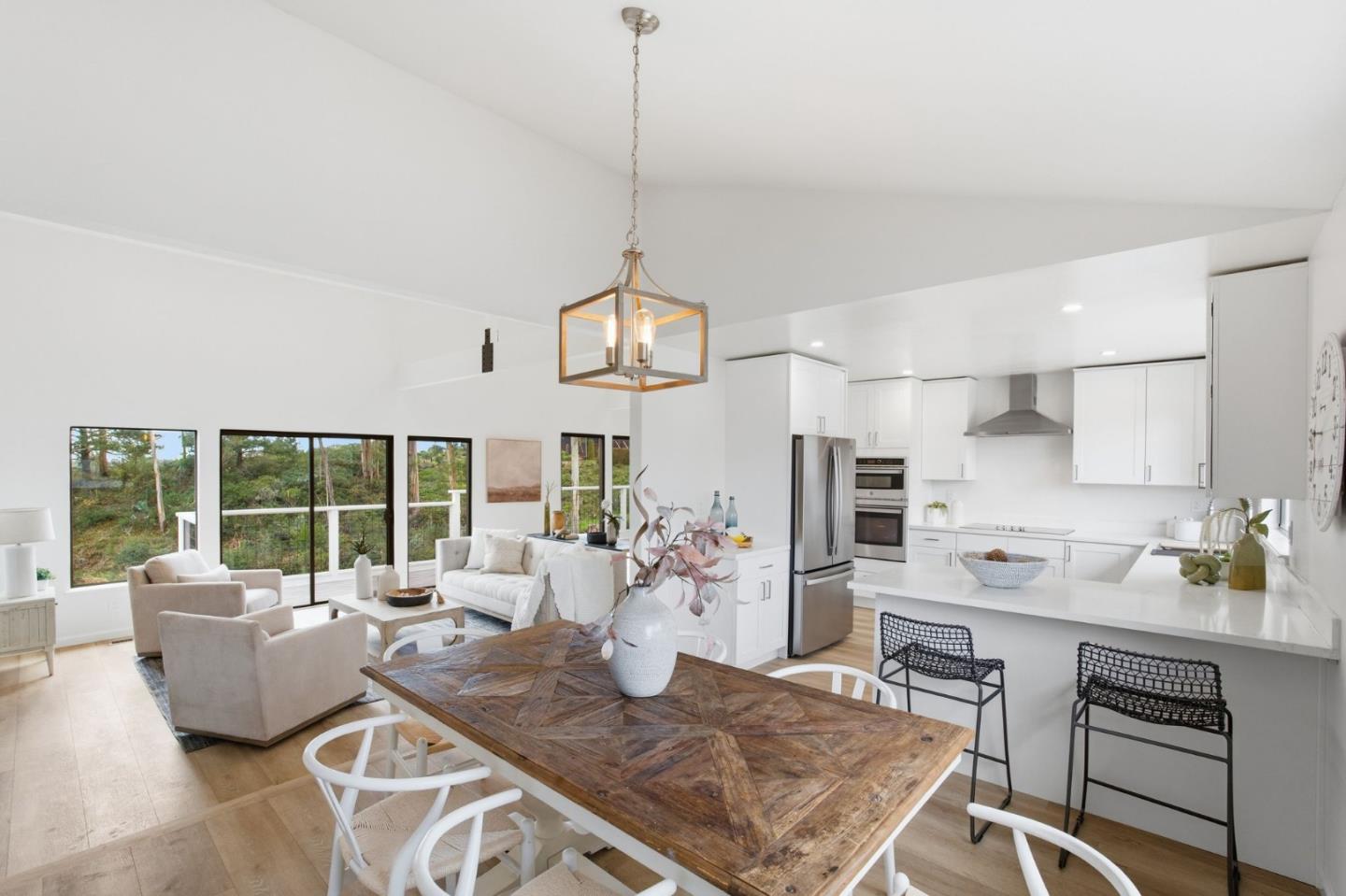 563 El Granada Boulevard