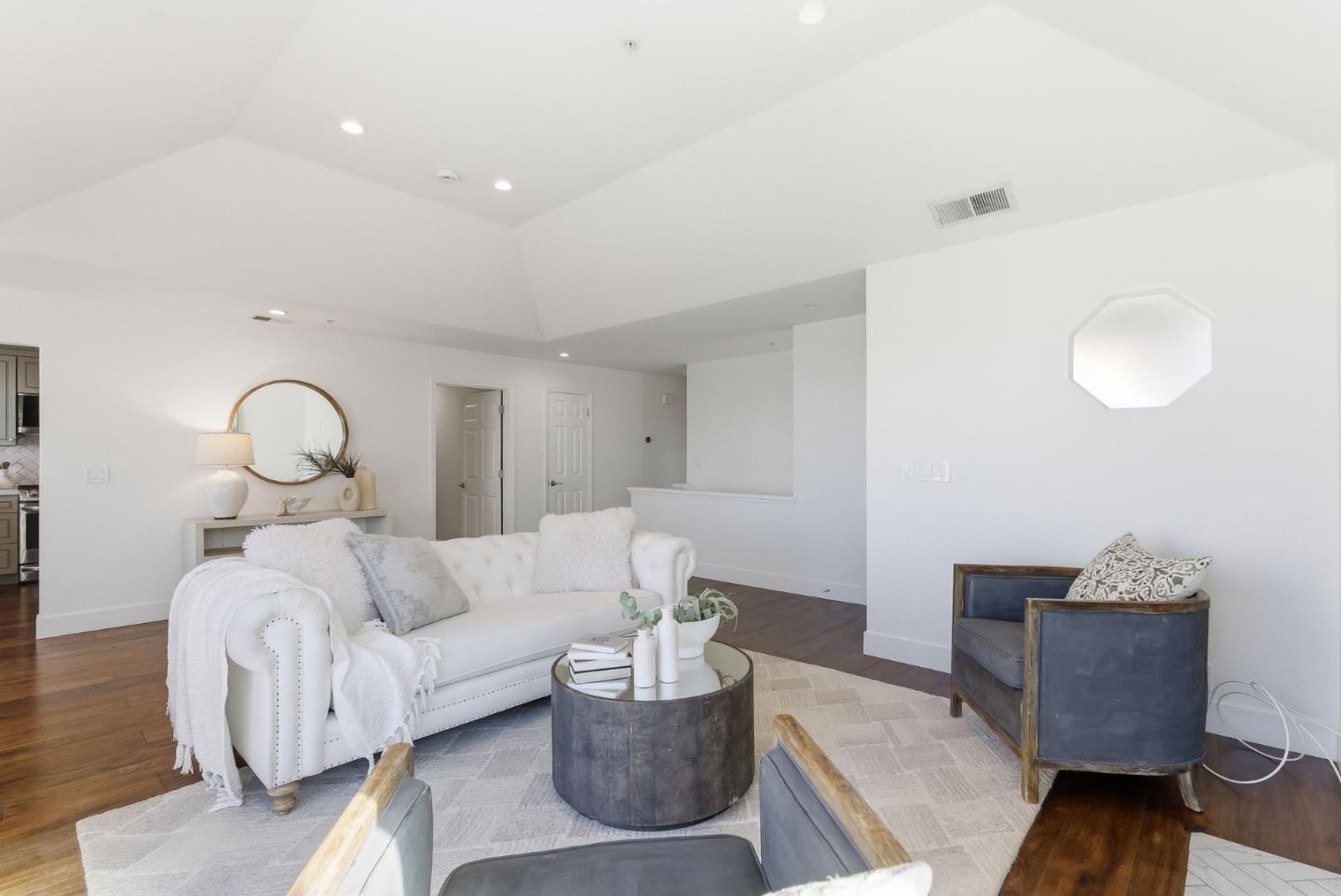 480 Pointe Pacific 1