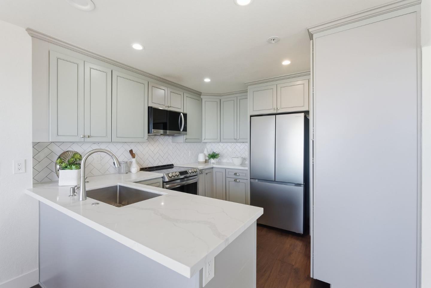 480 Pointe Pacific 1