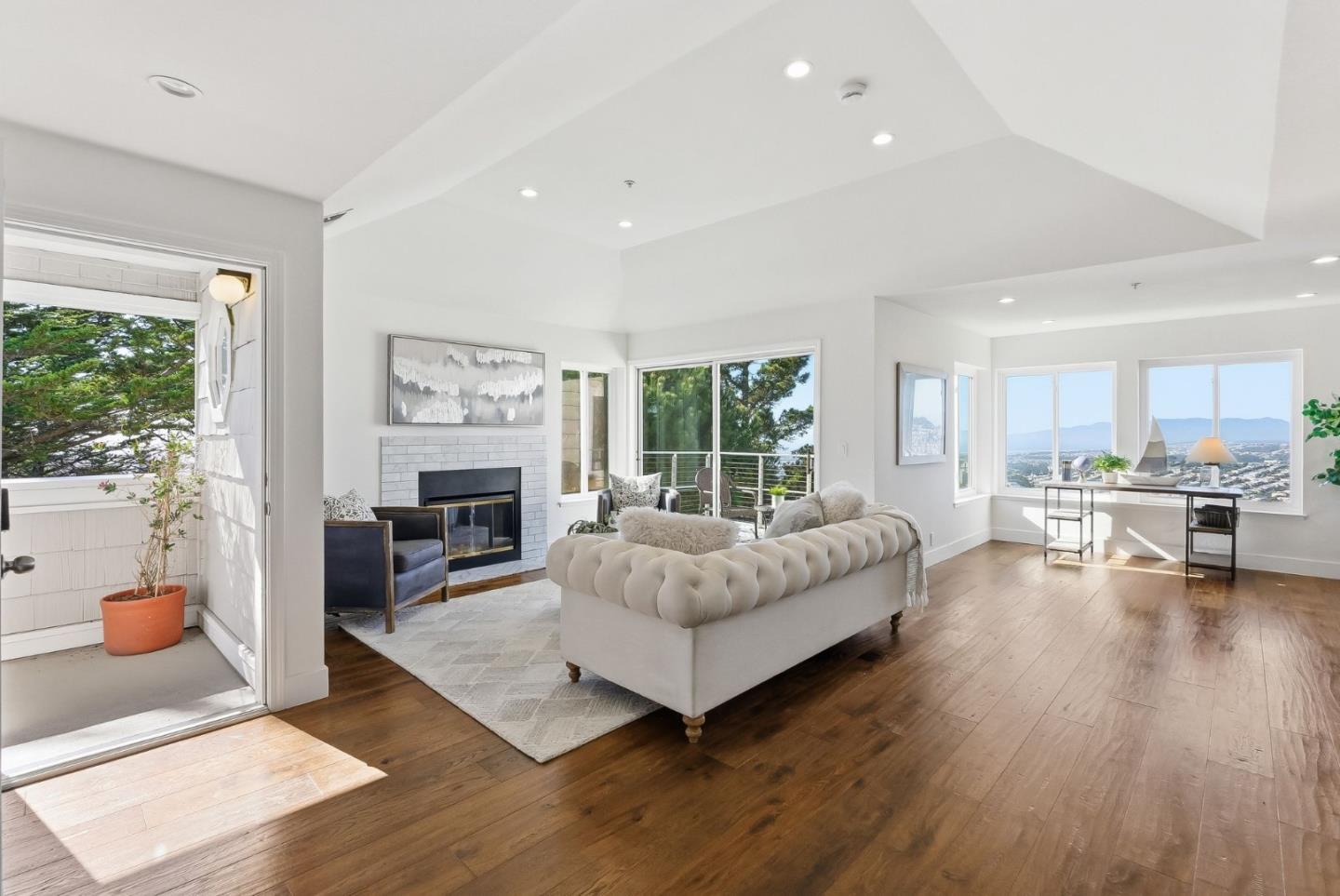 480 Pointe Pacific 1