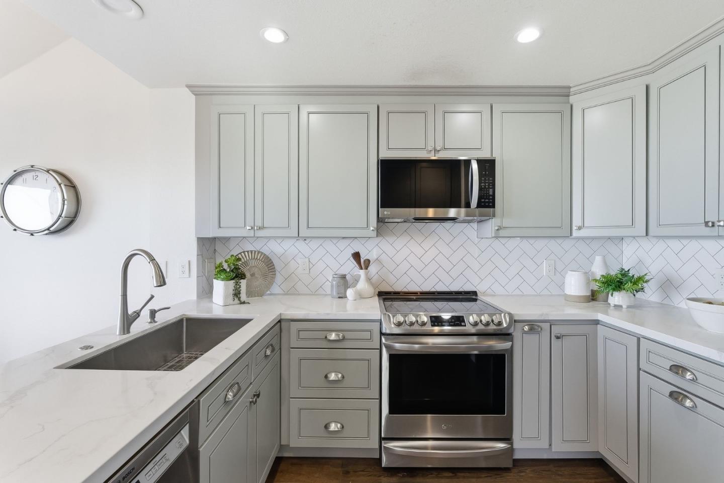 480 Pointe Pacific 1