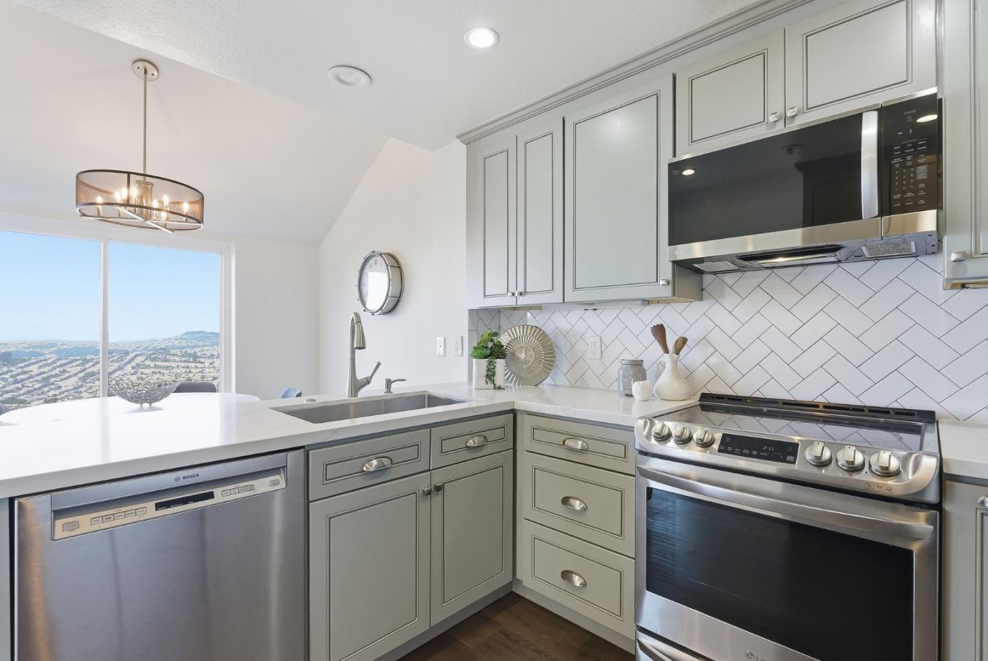 480 Pointe Pacific 1