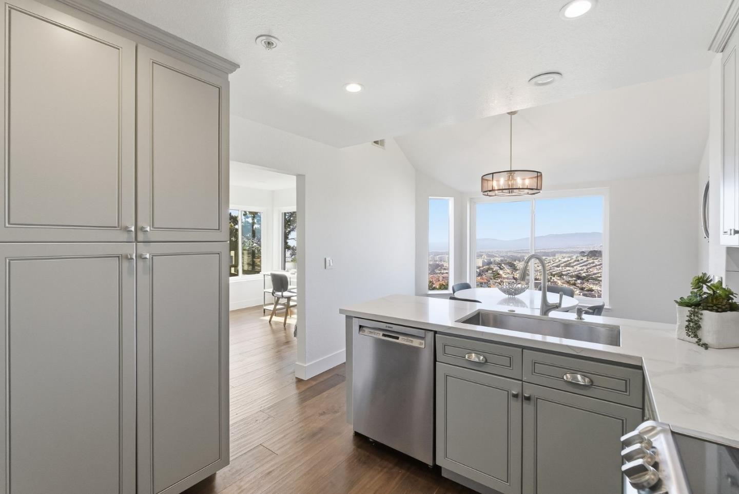 480 Pointe Pacific 1