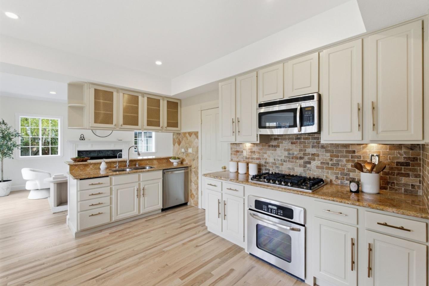 624 Highland AVE