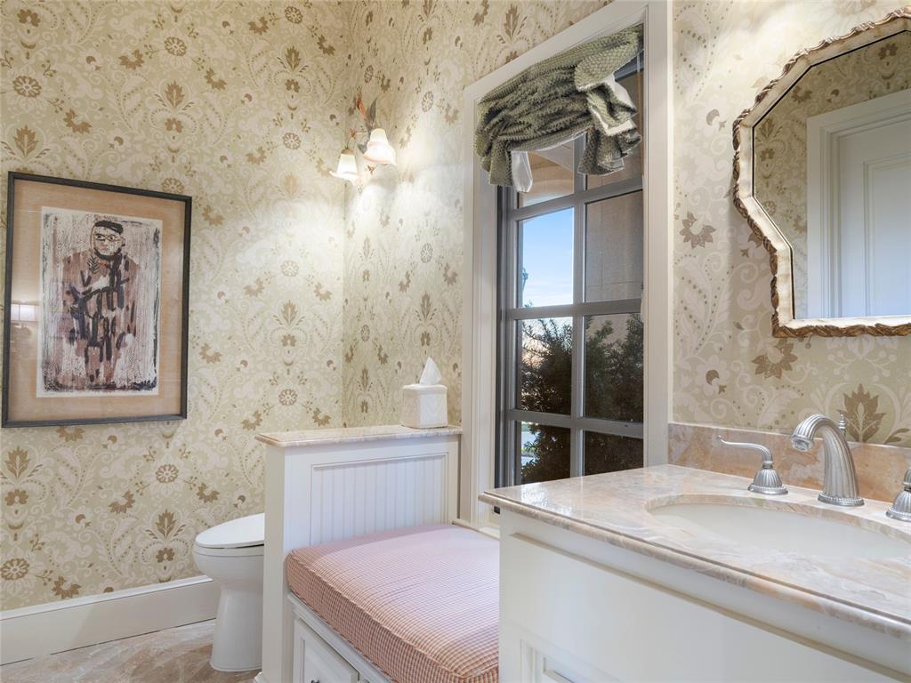 2422 Grand Circle