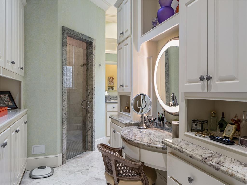 2422 Grand Circle