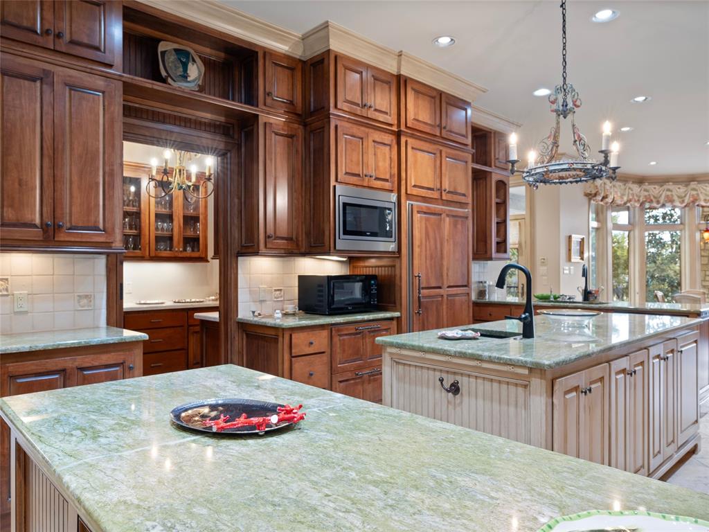 2422 Grand Circle