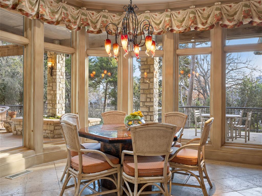 2422 Grand Circle