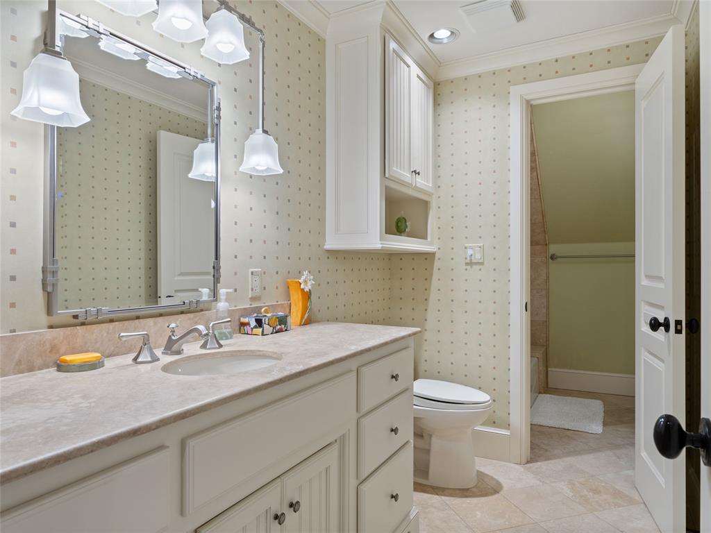 2422 Grand Circle