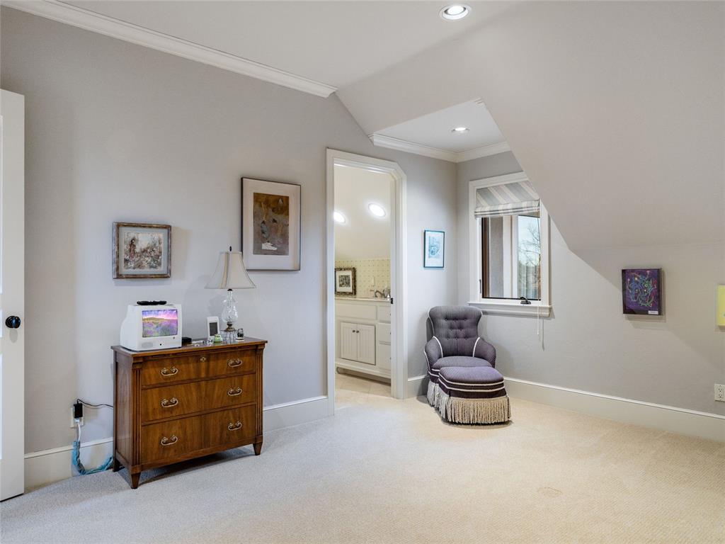 2422 Grand Circle