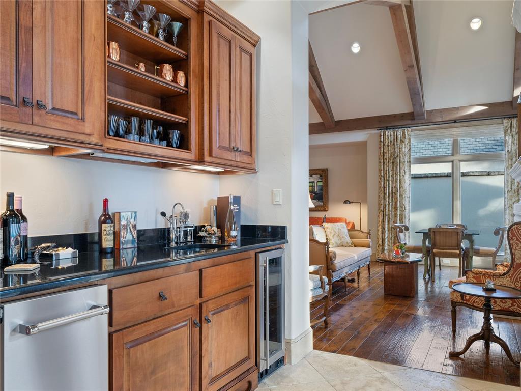 2422 Grand Circle