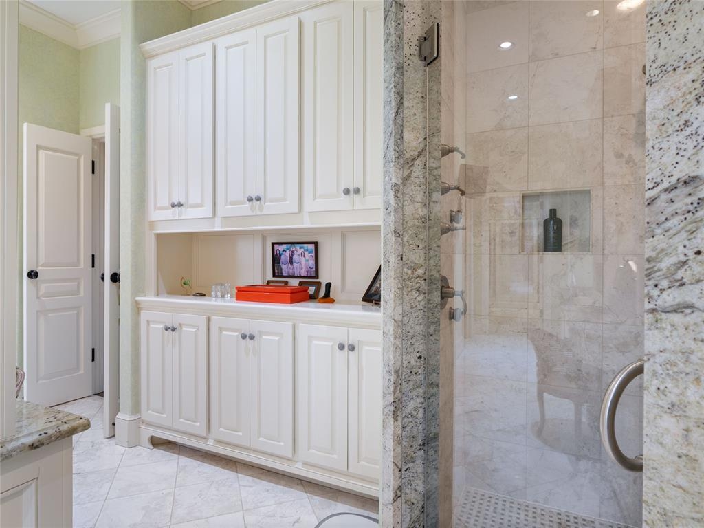 2422 Grand Circle