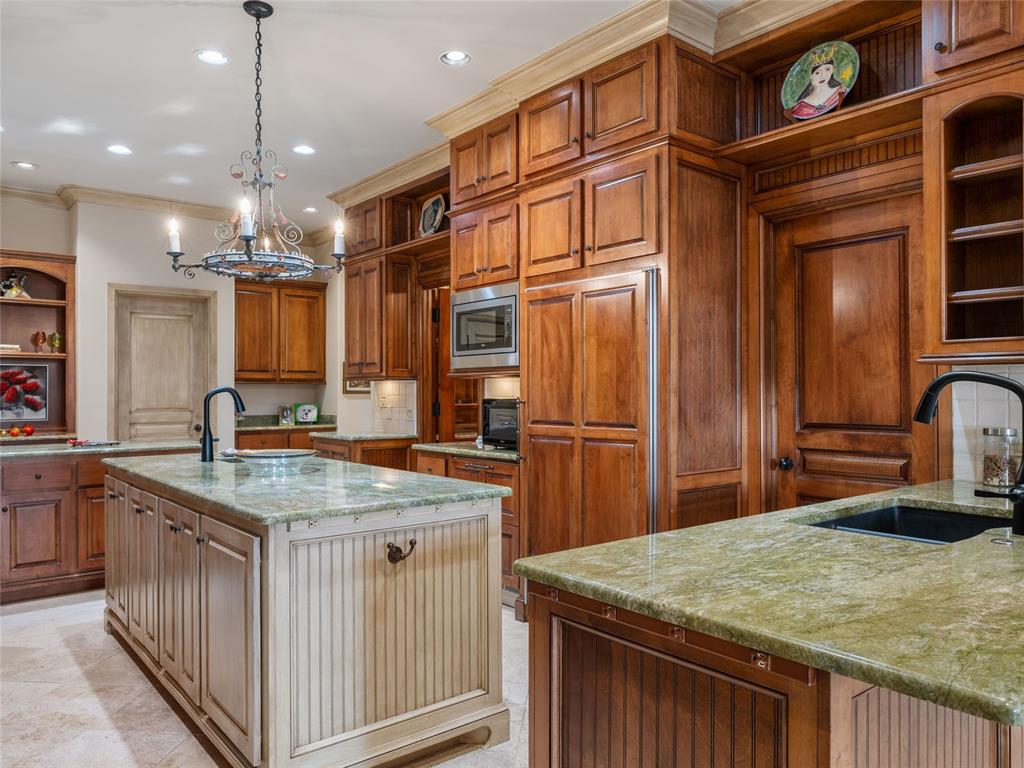 2422 Grand Circle
