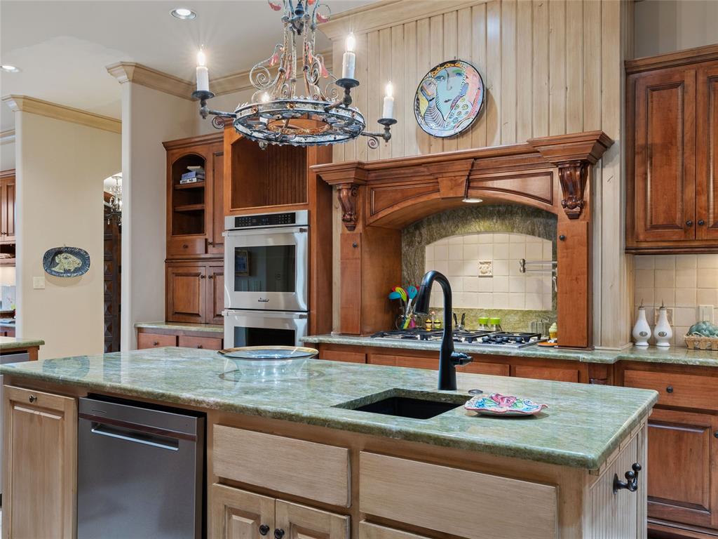 2422 Grand Circle