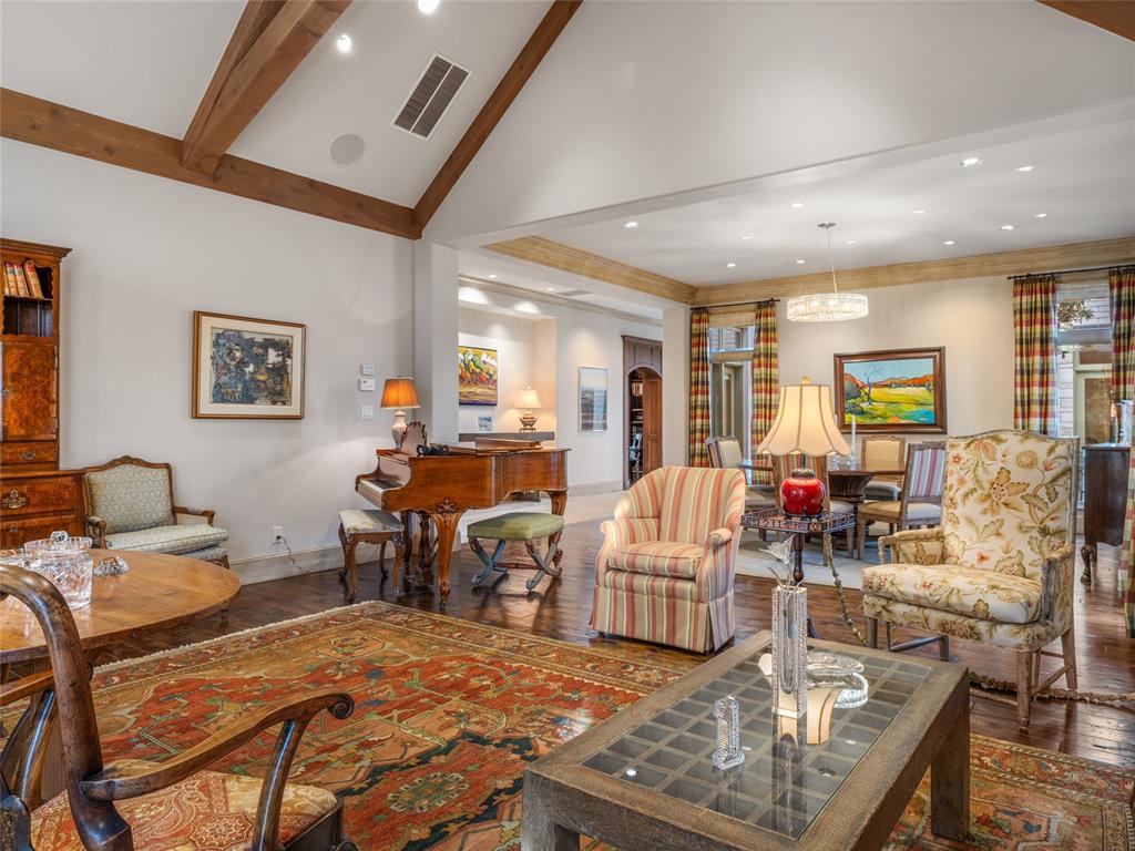 2422 Grand Circle