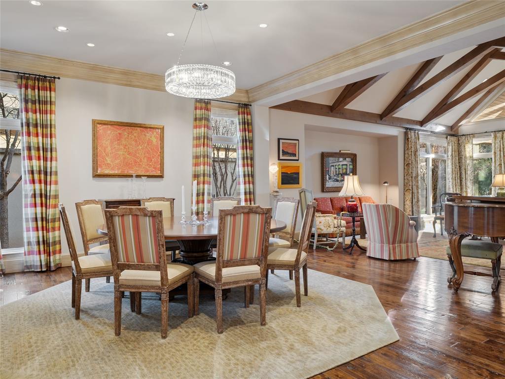 2422 Grand Circle