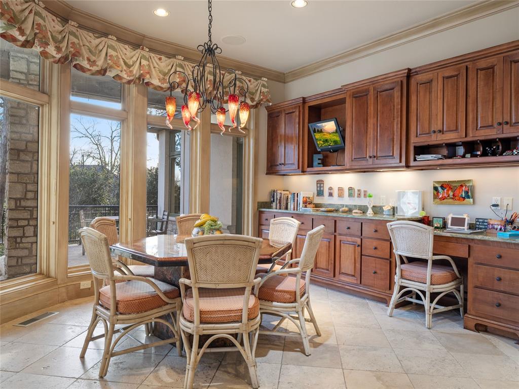 2422 Grand Circle