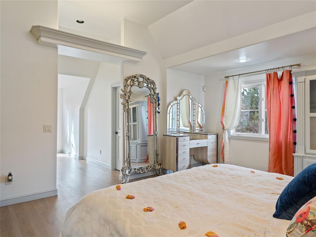 5808 Mistletoe Court