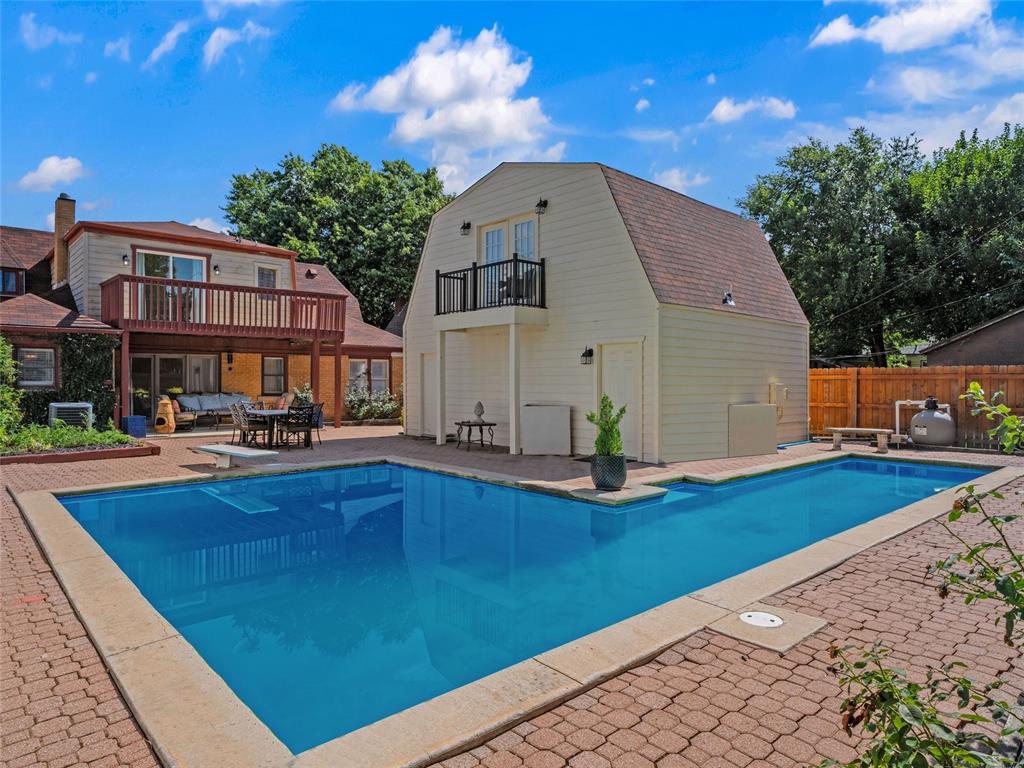 212 Edgemere Court