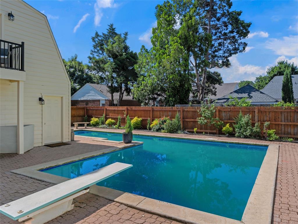 212 Edgemere Court