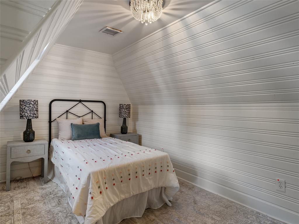 212 Edgemere Court